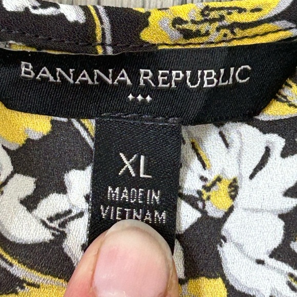 Banana Republic White and Yellow Floral Sleeveless Blouse Sz XL - Picture 3 of 8